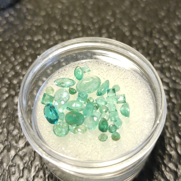 Faceted Mixed Emerald Gemstone # 155 - Picture 3 of 4